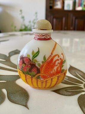 Vintage Chinese hand-painted Opaque Pekin Glass Snuff or Scent Bottle